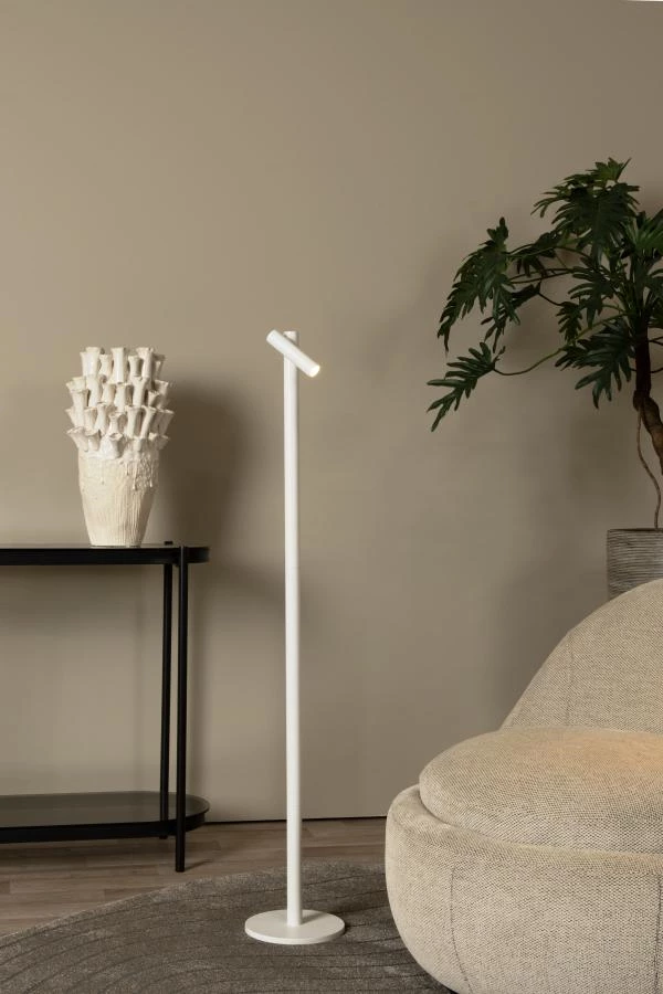 Lucide ANTRIM - Lampadaire / lampe de lecture Rechargeable Intérieur/Extérieur - Batterie/Piles - LED Dim. - 1x2,2W 2700K - IP54 - Avec station de charge sans fil - Blanc - ambiance 1